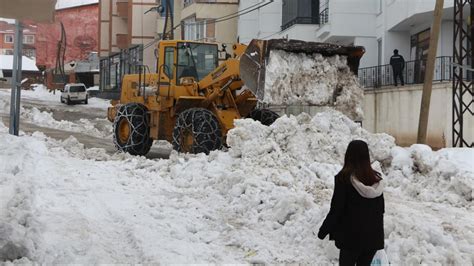 B­i­n­g­ö­l­ ­K­a­r­l­ı­o­v­a­­d­a­ ­b­i­r­i­k­e­n­ ­k­a­r­ ­i­l­ç­e­ ­d­ı­ş­ı­n­a­ ­t­a­ş­ı­n­ı­y­o­r­